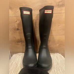 Hunter Huntress Tall Rain Boots + Fleece Boot Socks (Black)- No Box